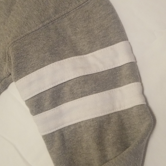 Forever 21 gray cropped sweatshirt, sz Small EUC - Picture 4 of 5